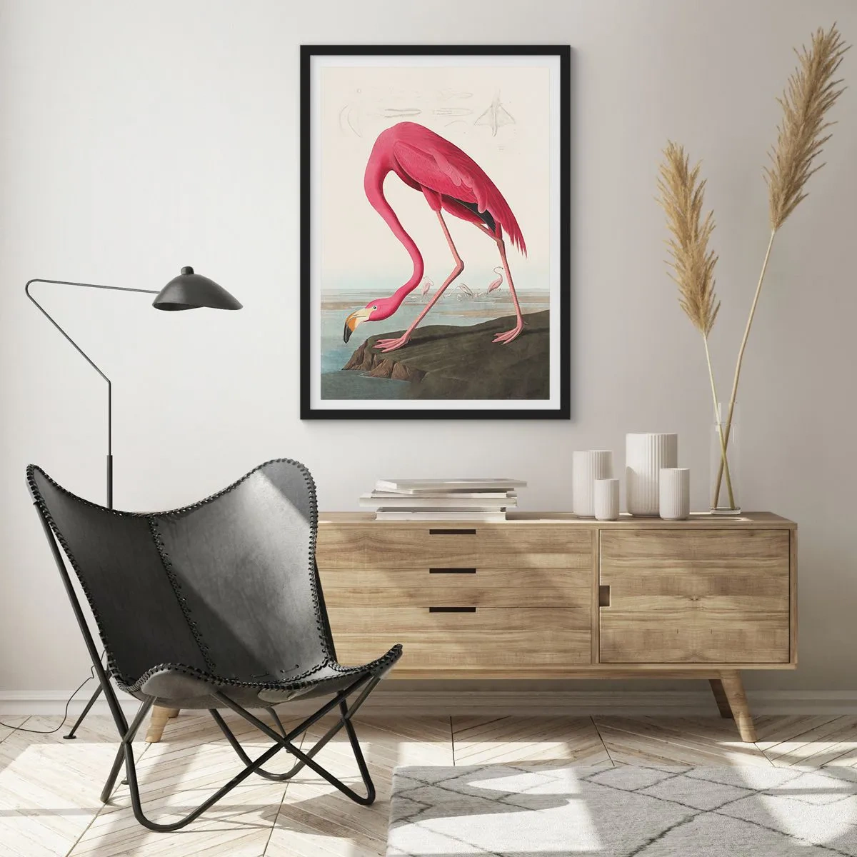 Plakat i sort ramme - En lyserød flamingo mod et naturligt landskab - 50x70cm - Et forbløffende væsen - Moderne vægdekoration til stue og soveværelse ARTTOR