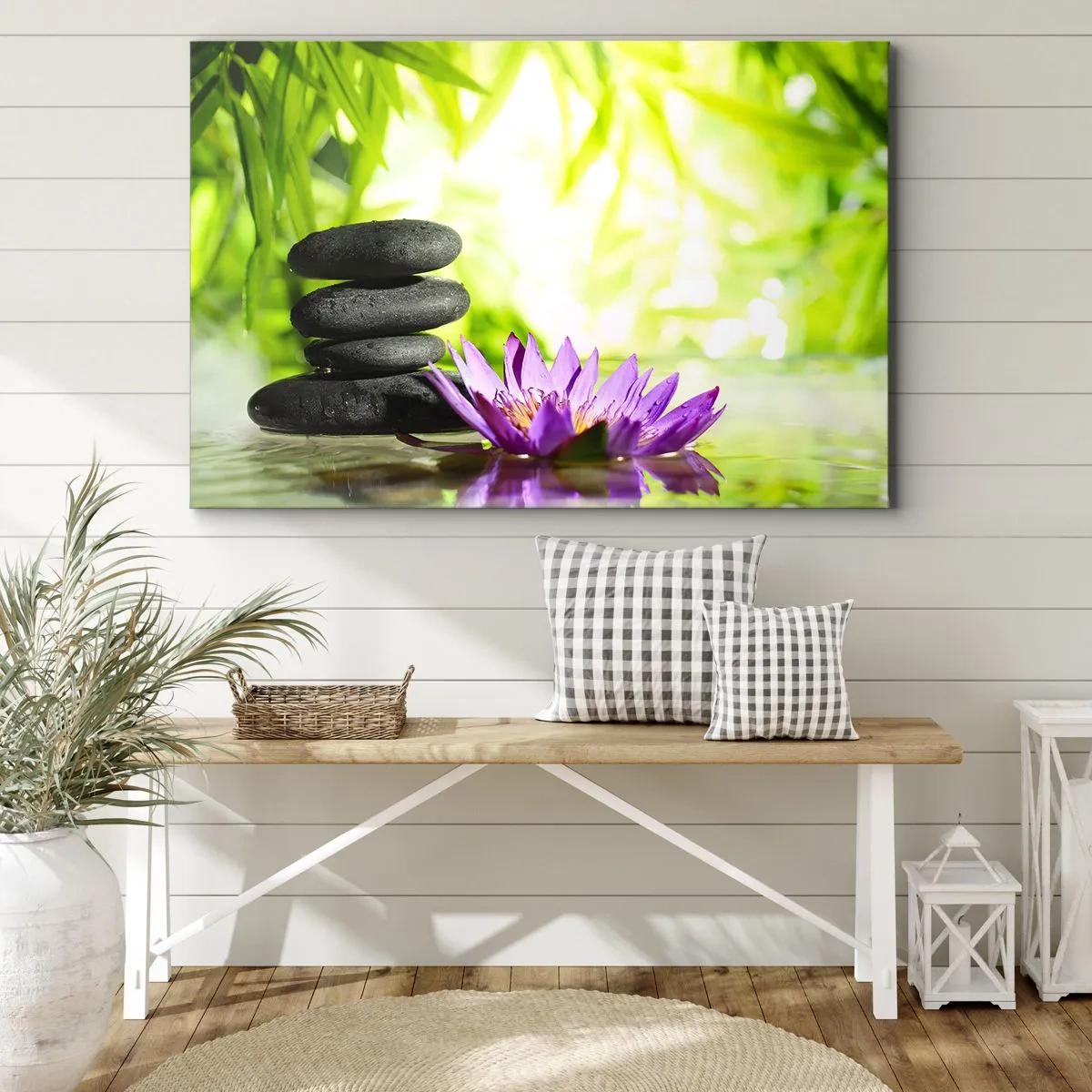 Lærredstryk - Billede på lærred - En stak zensten og en lotusblomst mod en baggrund af bambusblade. - 70x50cm - I en bambushytte - Moderne vægdekoration til stue og soveværelse ARTTOR