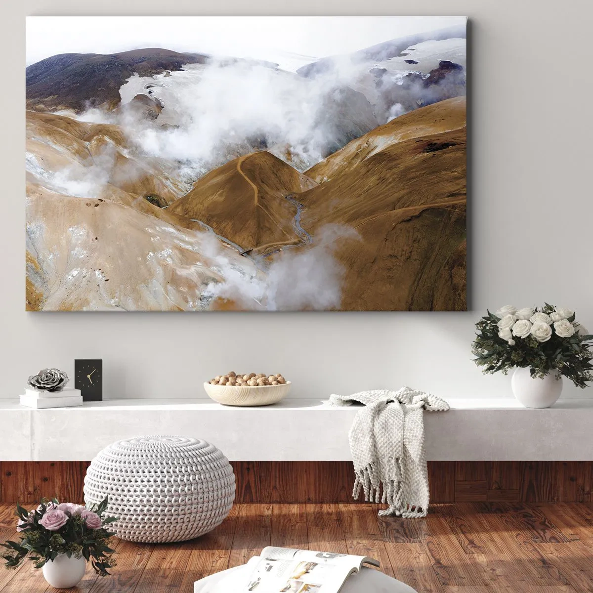 Lærredstryk - Billede på lærred - Et bjerglandskab med damp i et barskt klima - 70x50cm - Den rå skønhed i Island - Moderne vægdekoration til stue og soveværelse ARTTOR