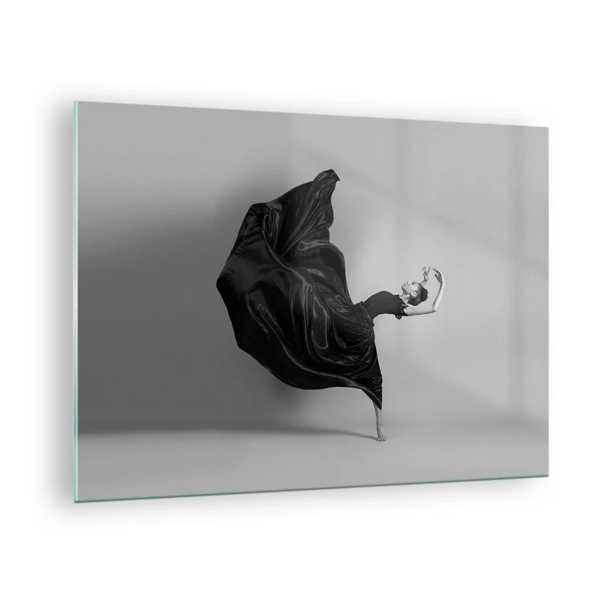 Billede på glas - En danser i en sort kjole svæver dynamisk i luften - 70x50cm - Bevinget af musik - Moderne vægdekoration til stue og soveværelse ARTTOR