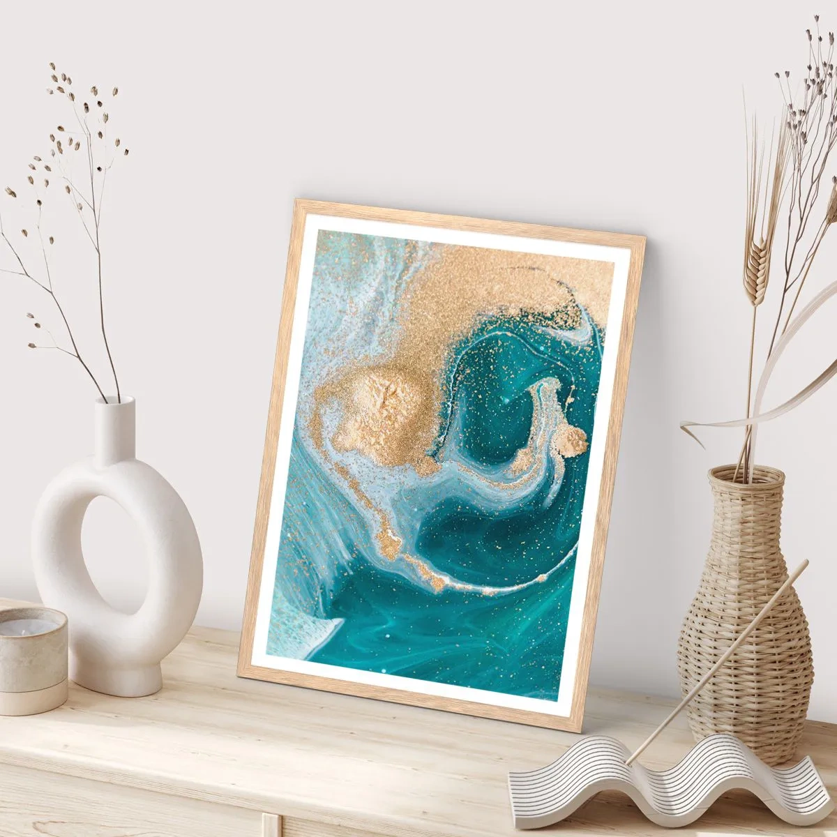 Plakat i ramme af lyst egetræ - En hvirvel af guld og turkis - 40x50 cm