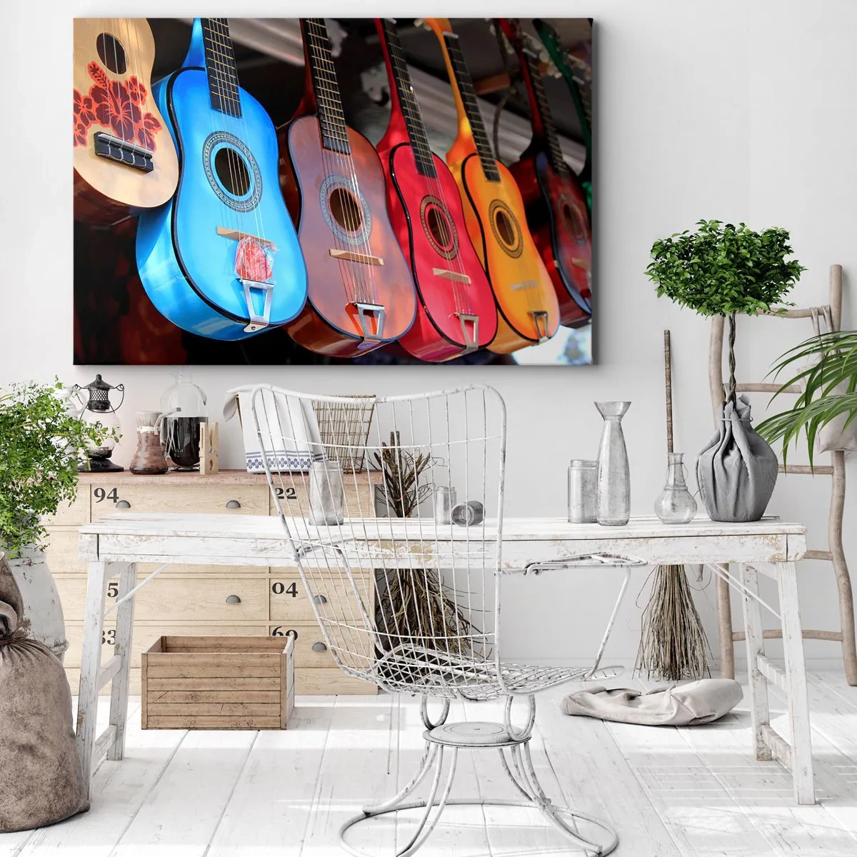 Lærredstryk - Billede på lærred - Farverige akustiske guitarer hænger på række og række udstillet - 70x50cm - Latino vibes - Moderne vægdekoration til stue og soveværelse ARTTOR
