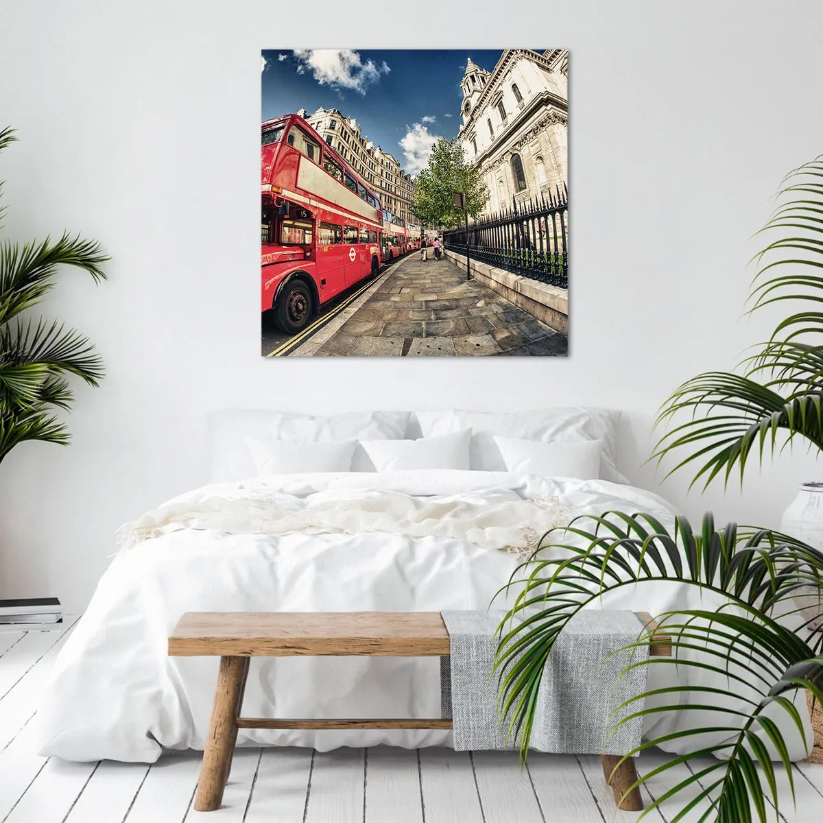 Lærredstryk - Billede på lærred - Gade i London i grå og rødt - 40x40 cm