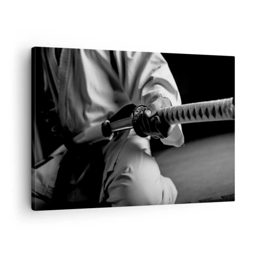 Lærredstryk - Billede på lærred - En samurai i en kimono, der holder en katana i sort og hvid. - 70x50cm - En krigers sjæl - Moderne vægdekoration til stue og soveværelse ARTTOR
