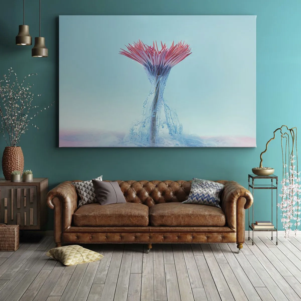 Lærredstryk - Billede på lærred - En lyserød og blå blomst i et kunstnerisk arrangement mod en pastelfarvet baggrund - 70x50cm - I en nærende omfavnelse - Moderne vægdekoration til stue og soveværelse ARTTOR