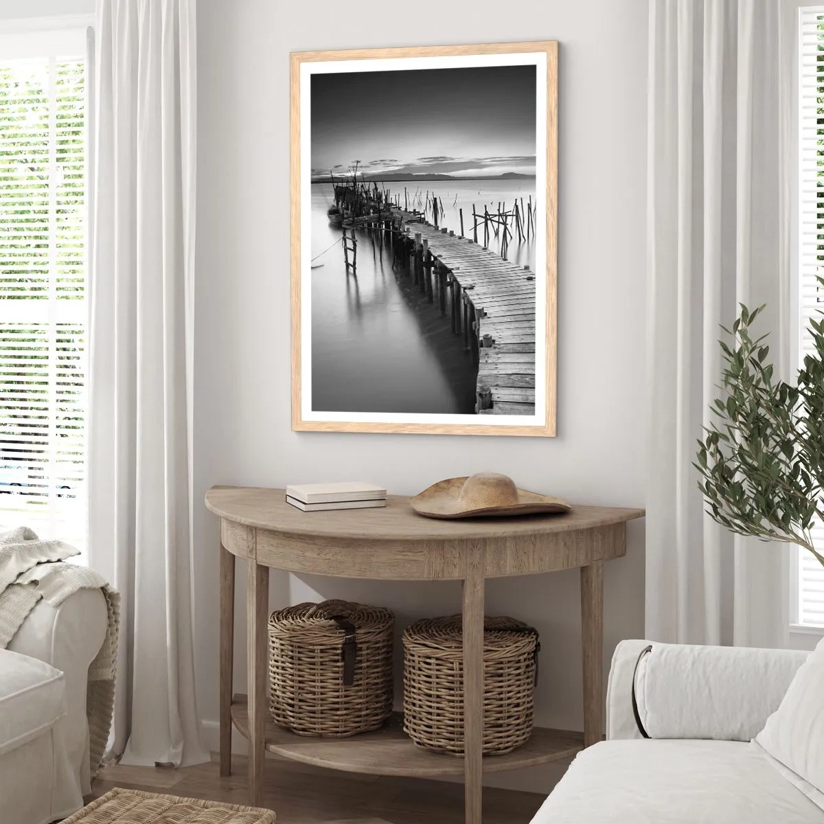 Plakat i ramme af lyst egetræ - Stilheden fra en glemt kyst - 30x40 cm