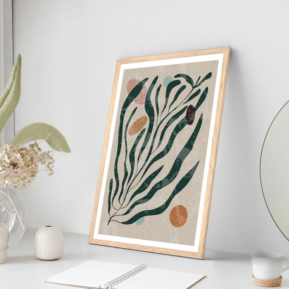 Plakat i ramme af lyst egetræ - Blandt det grønne - 30x40 cm