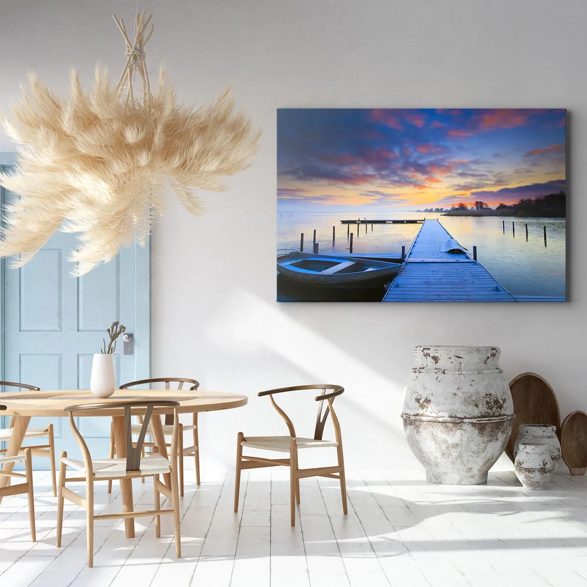 Lærredstryk - Billede på lærred - En mole ved søen ved solnedgang med en båd ved kysten - 70x50cm - Violet-gylden sindsro - Moderne vægdekoration til stue og soveværelse ARTTOR