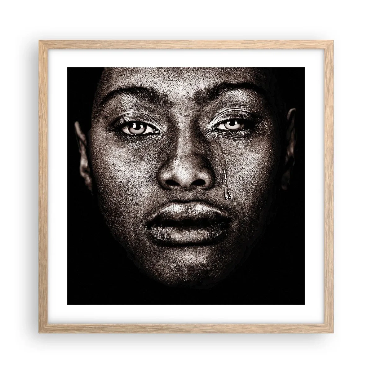 Plakat i ramme af lyst egetræ - Én tåre - 50x50 cm