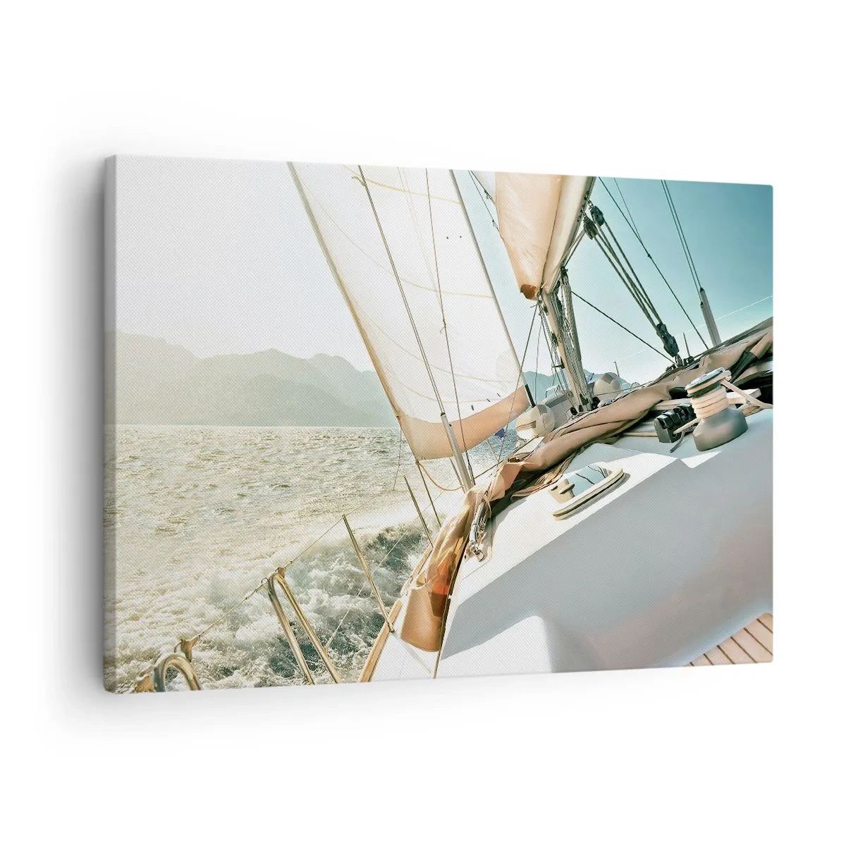 Lærredstryk - Billede på lærred - En yacht på åbent hav med udsigt over bjergene - 70x50cm - Under fulde sejl - Moderne vægdekoration til stue og soveværelse ARTTOR