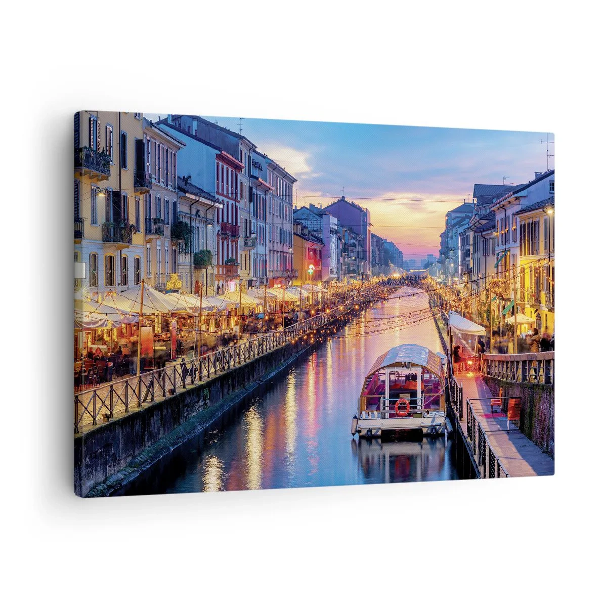Lærredstryk - Billede på lærred - En kanal med belysning omgivet af farverige bygninger - 70x50cm - En aften med lys og sjov - Moderne vægdekoration til stue og soveværelse ARTTOR