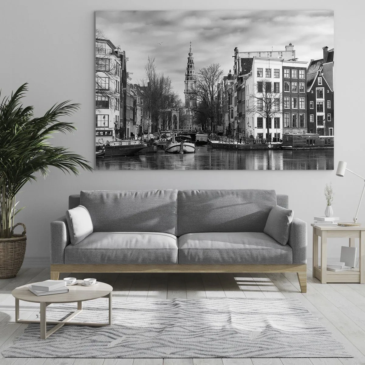 Billede på glas - Sort-hvid udsigt over en kanal i Amsterdam - 70x50cm - Amsterdam stemning - Moderne vægdekoration til stue og soveværelse ARTTOR