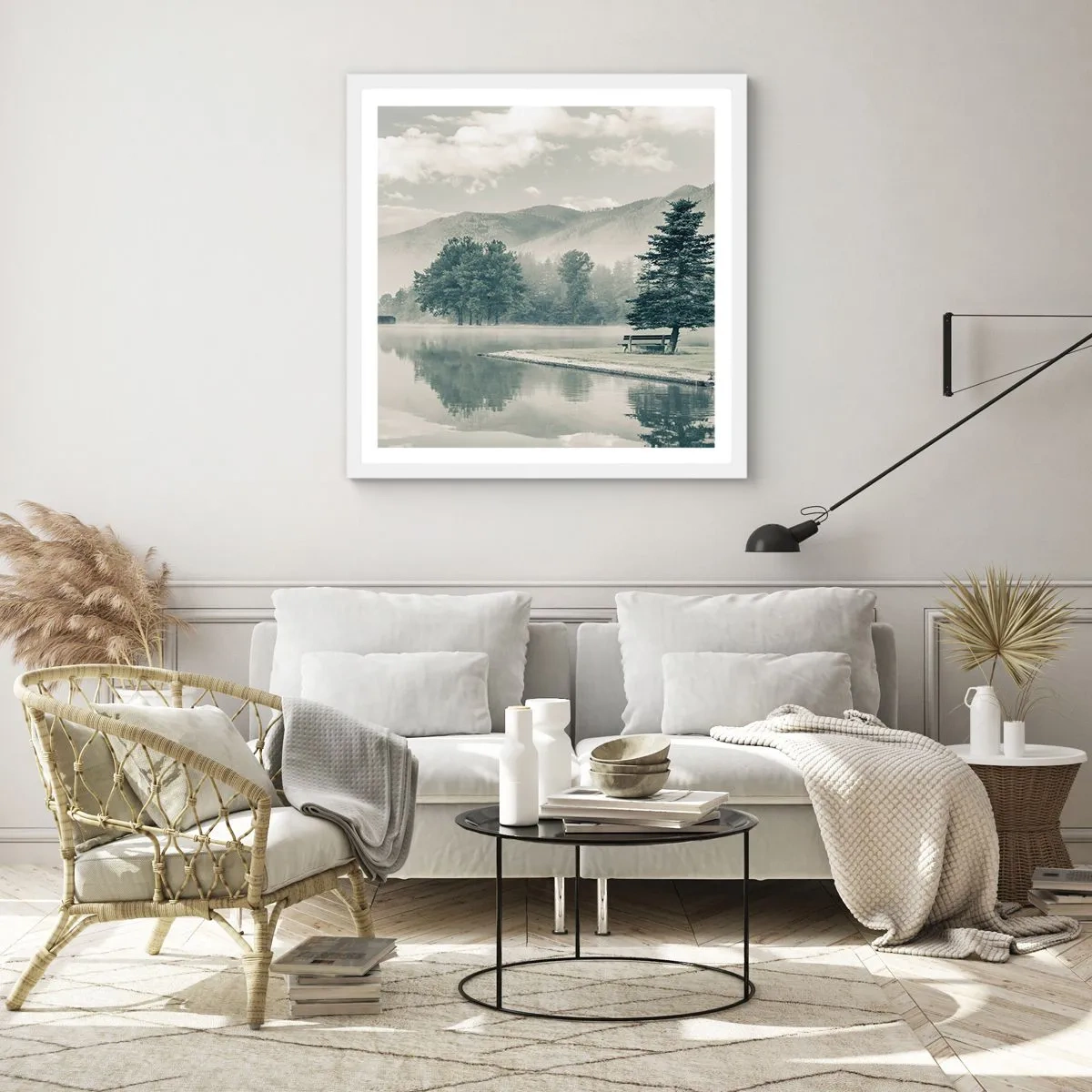Plakat i hvid ramme - Søen sover stadig - 50x50 cm