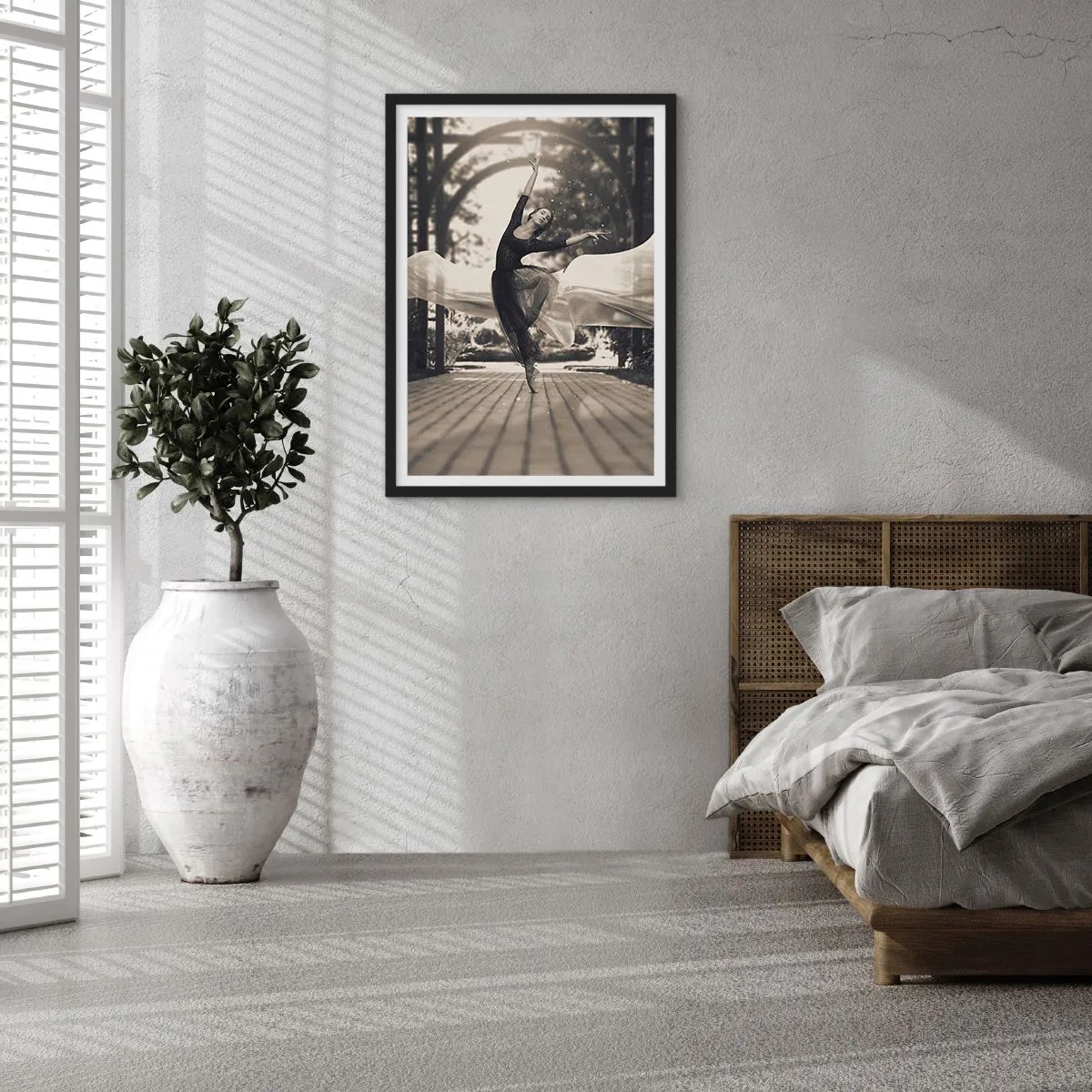 Plakat i sort ramme - Dans i haven - 50x70 cm