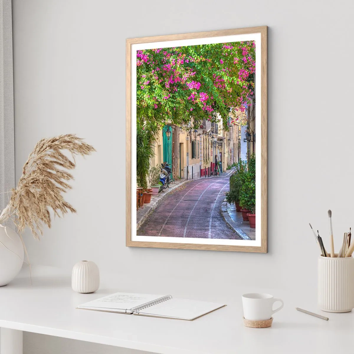 Plakat i ramme af lyst egetræ - En blomstrende gyde - 40x50 cm