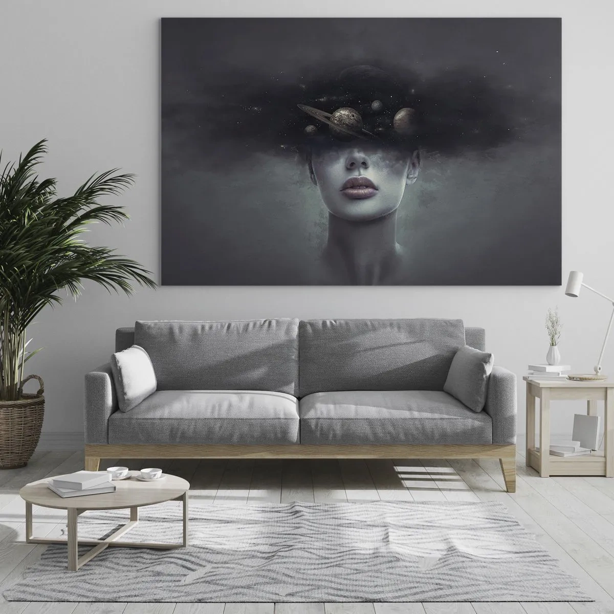 Billede på glas - En kvinde med planeter som hoved i en surrealistisk komposition - 70x50cm - Og planeterne er ved at gå amok... - Moderne vægdekoration til stue og soveværelse ARTTOR