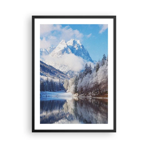Plakat i sort ramme - Snedækkede bjerge spejlet i en sø om vinteren - 50x70cm - Snevagten - Moderne vægdekoration til stue og soveværelse ARTTOR