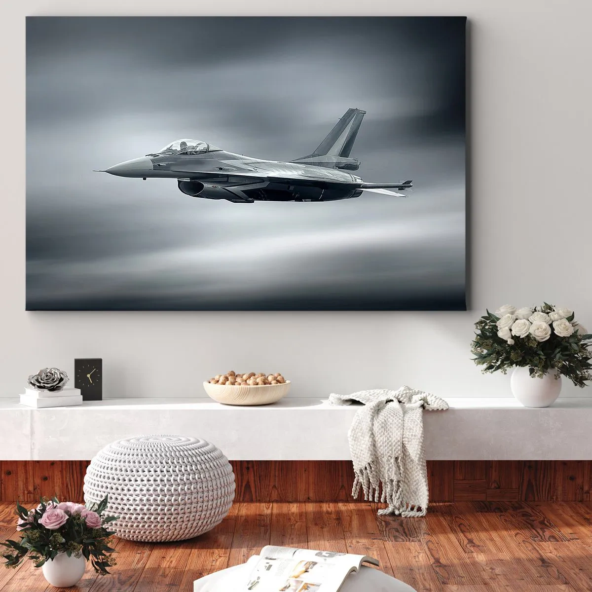 Lærredstryk - Billede på lærred - Et jagerfly i luften mod en overskyet himmel - 70x50cm - Vil du tage udfordringen op? - Moderne vægdekoration til stue og soveværelse ARTTOR
