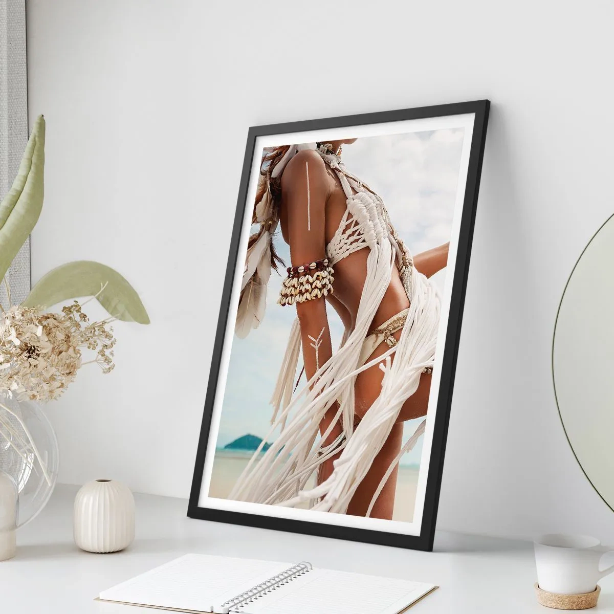 Plakat i sort ramme - Præstinde af solen - 40x50 cm