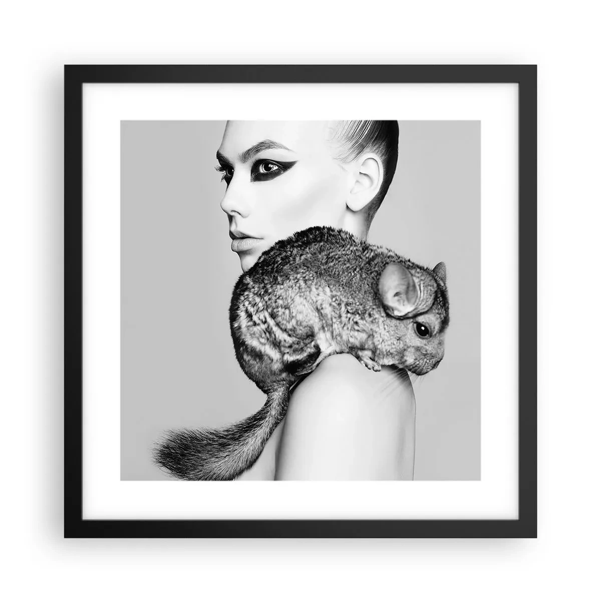 Plakat i sort ramme - Dame med en chinchilla - 40x40 cm