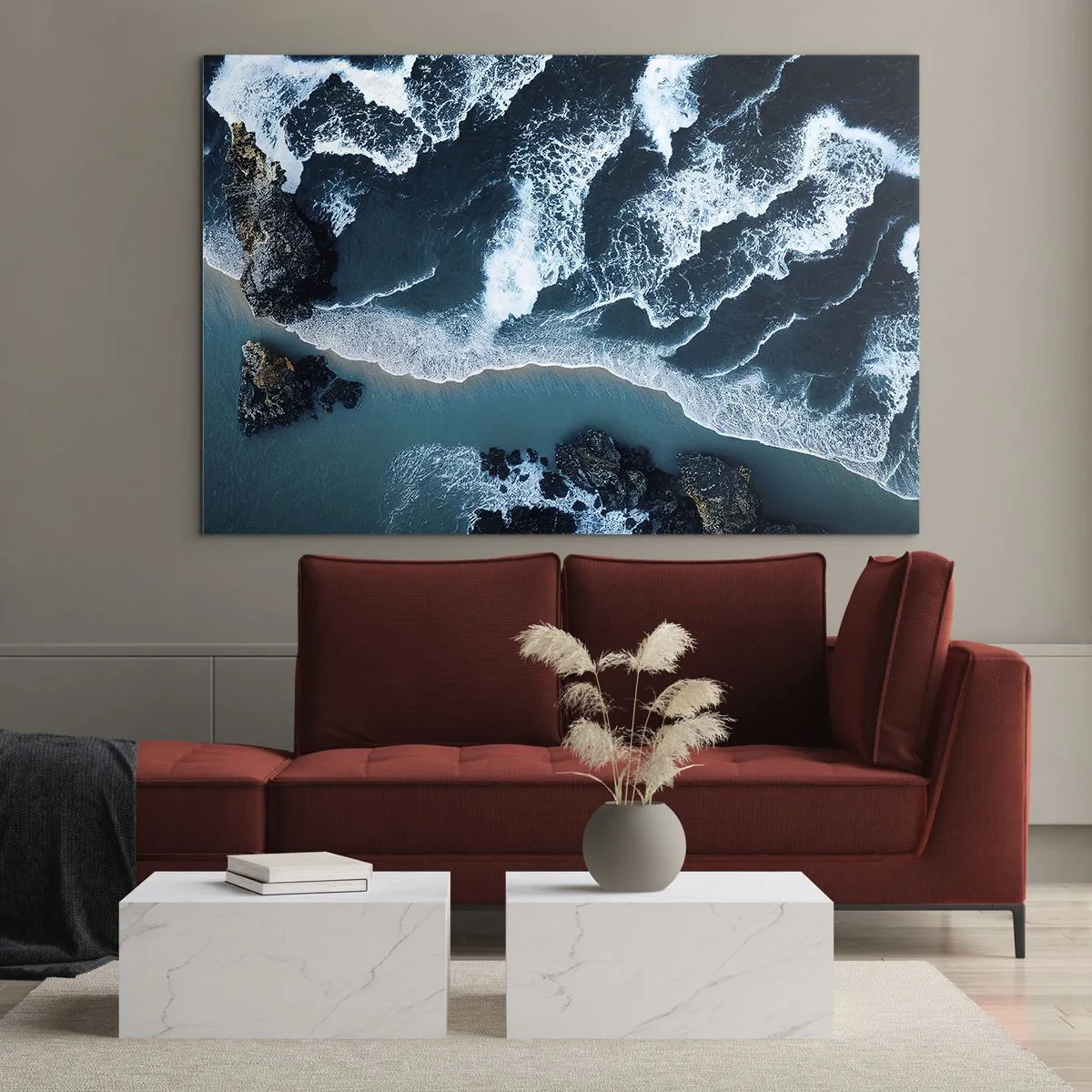 Billede på glas - Havbølger, der slår mod den klippefyldte kyst - 70x50cm - Svøbt i bølger - Moderne vægdekoration til stue og soveværelse ARTTOR