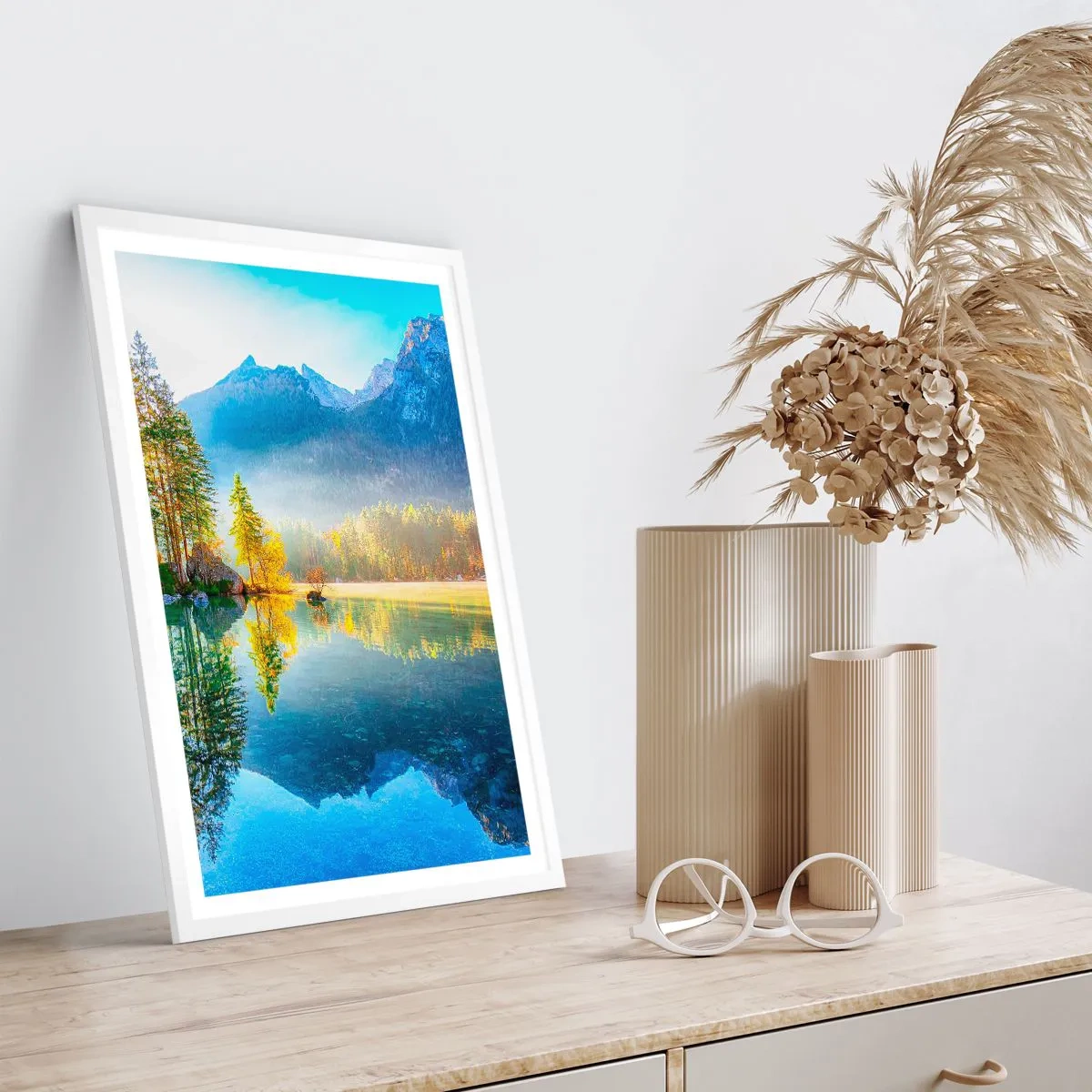 Plakat i hvid ramme - Majestæt og sødme - 40x50 cm