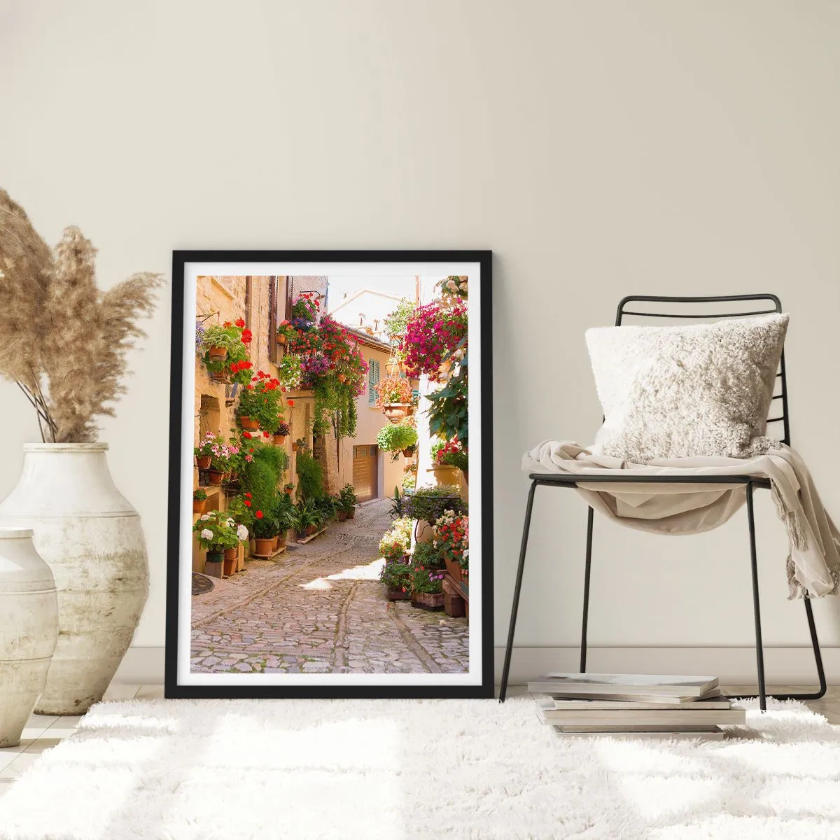 Plakat i sort ramme - I en strøm af blomster - 70x100 cm