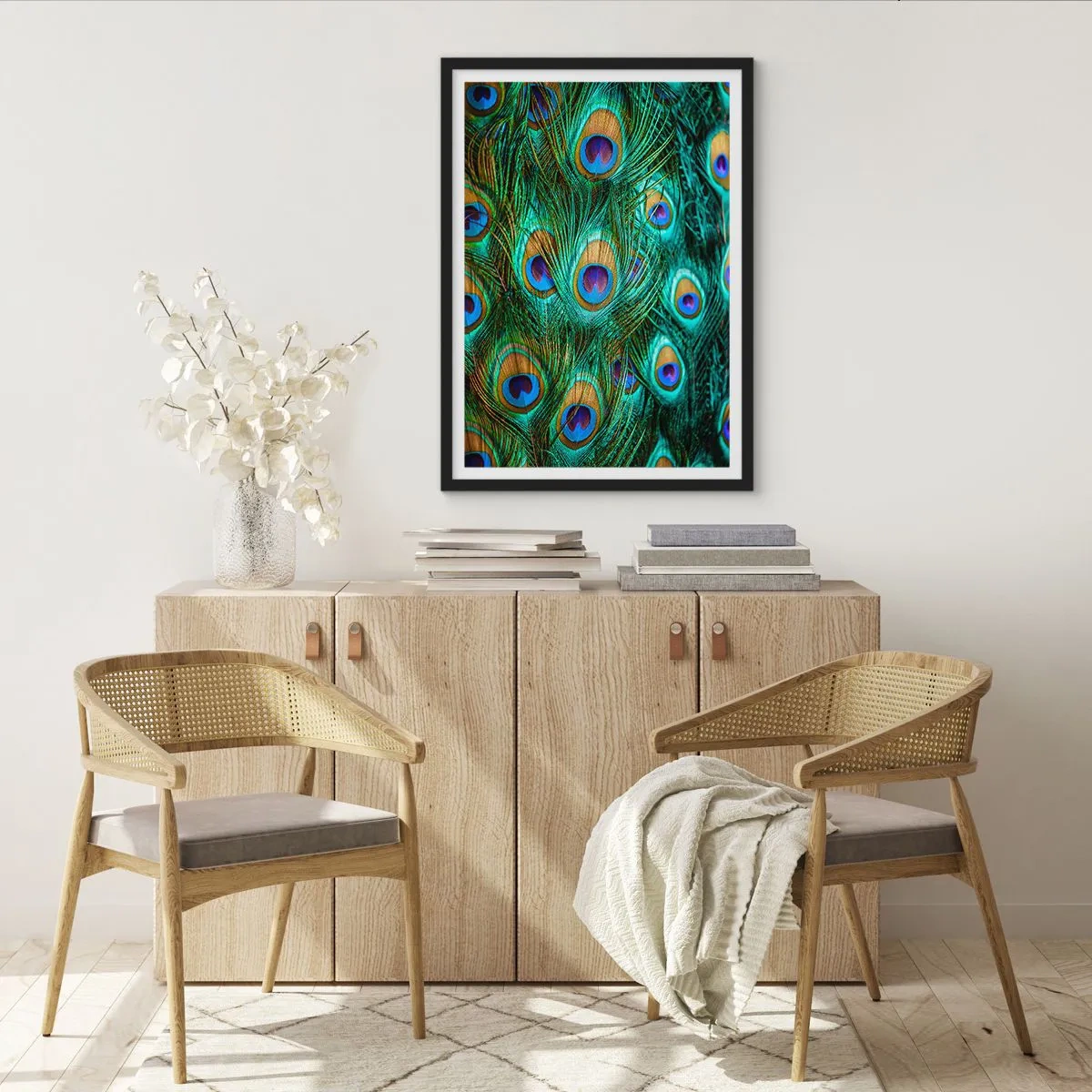Plakat i sort ramme - En påfugls blik - 40x50 cm