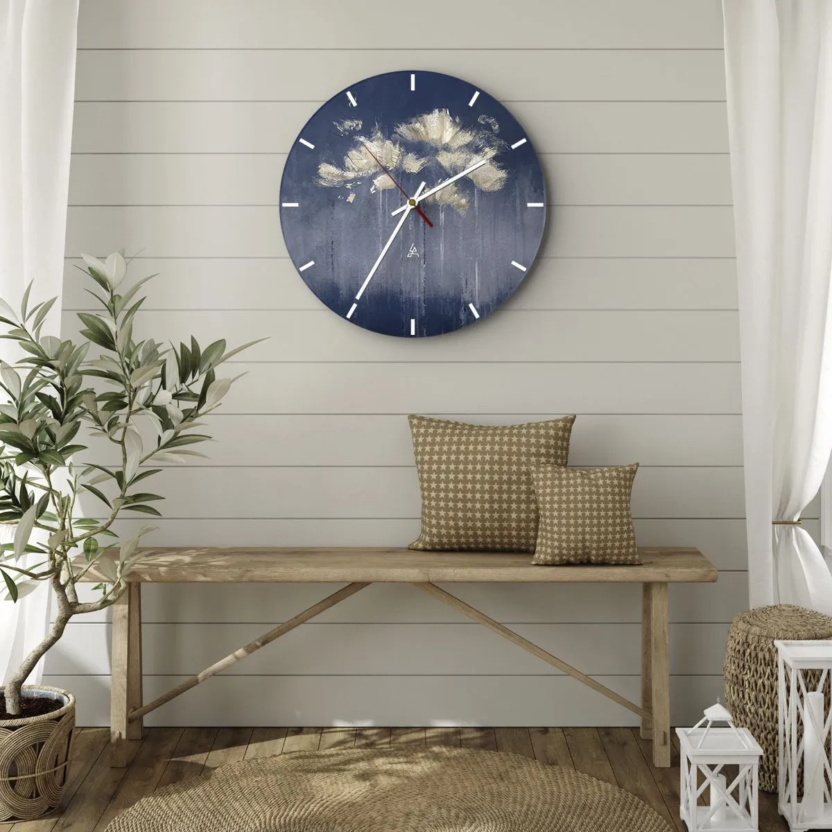 Vægur, Uret - Gyldne abstrakte streger på en mørkeblå baggrund - 30x30cm - Som kronblade i vinden - Moderne vægdekoration til stue, køkken og soveværelse ARTTOR