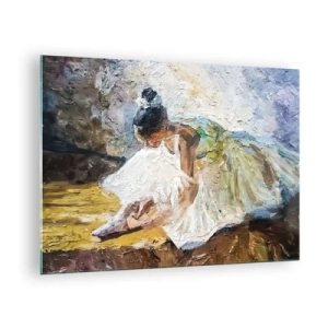 Billede på glas - En ballerina læner sig frem i en hvid kjole malet med olietekstur - 70x50cm - Fra et maleri af Degas - Moderne vægdekoration til stue og soveværelse ARTTOR