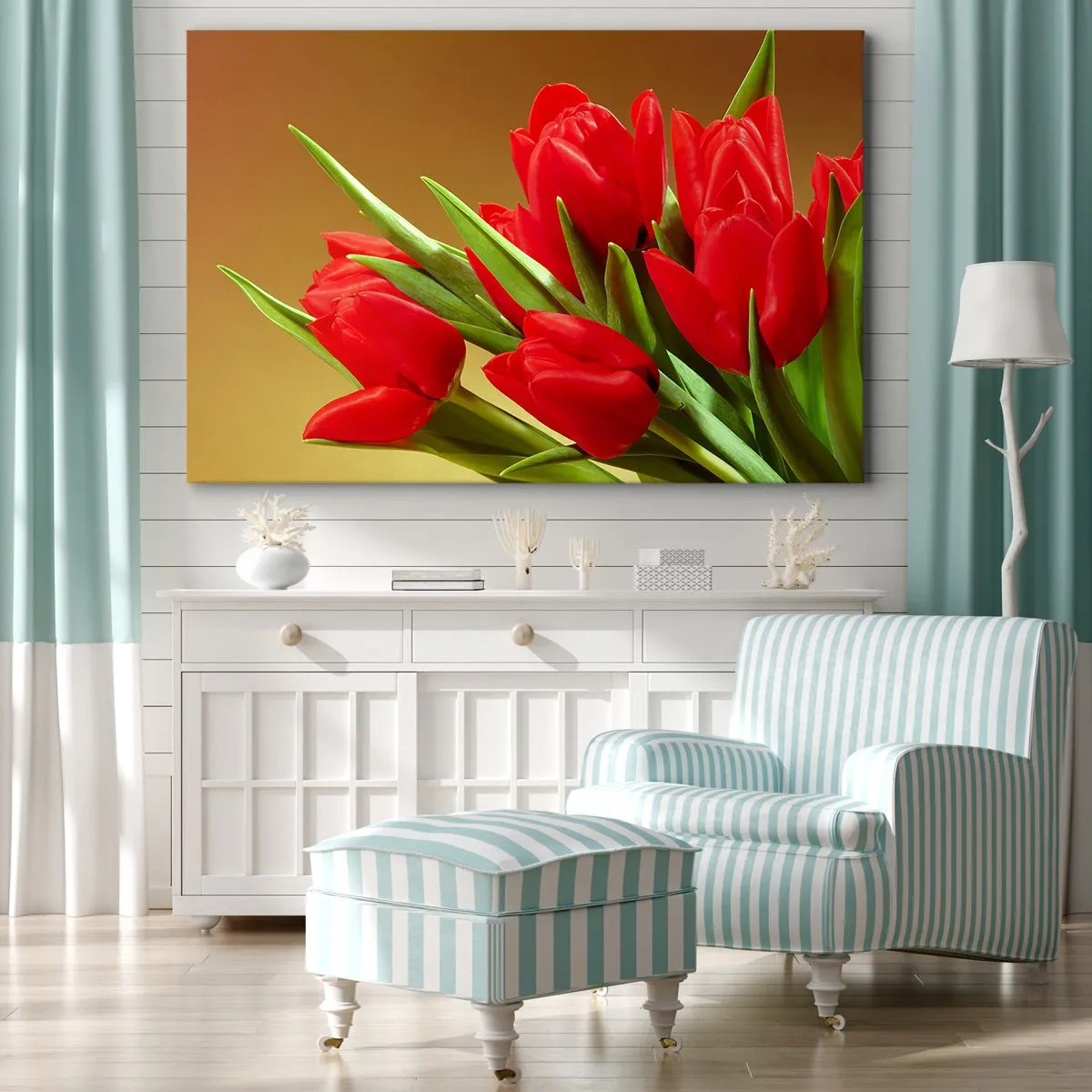 Lærredstryk - Billede på lærred - En buket røde tulipaner på en gylden baggrund med grønne blade. - 70x50cm - En flok forårsglæde - Moderne vægdekoration til stue og soveværelse ARTTOR