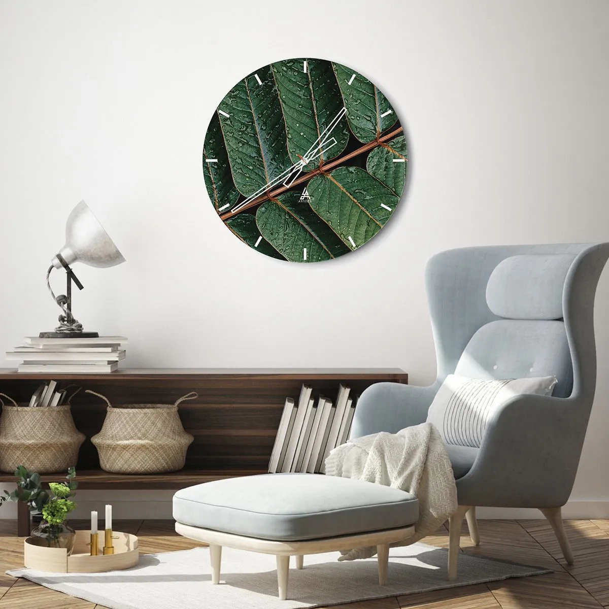 Vægur, Uret - Nærbillede af blade med vanddråber på en mørk baggrund - 30x30cm - I en grøn rytme - Moderne vægdekoration til stue, køkken og soveværelse ARTTOR