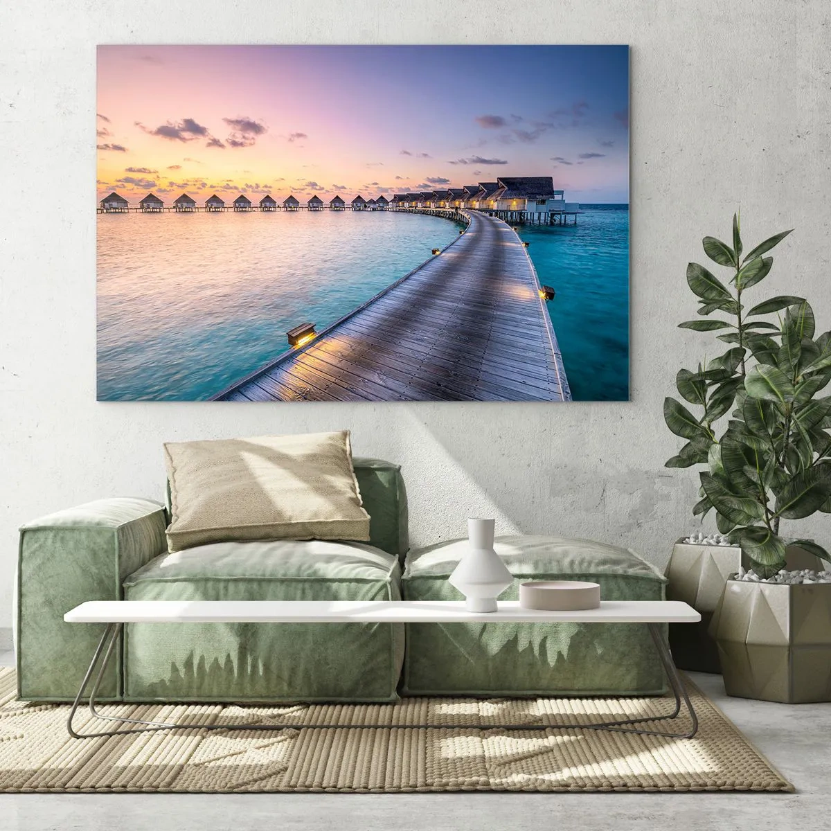Billede på glas - Træbro, der fører til luksuriøse hytter ved vandet ved solnedgang - 70x50cm - Ferie - tilbage til kilden - Moderne vægdekoration til stue og soveværelse ARTTOR