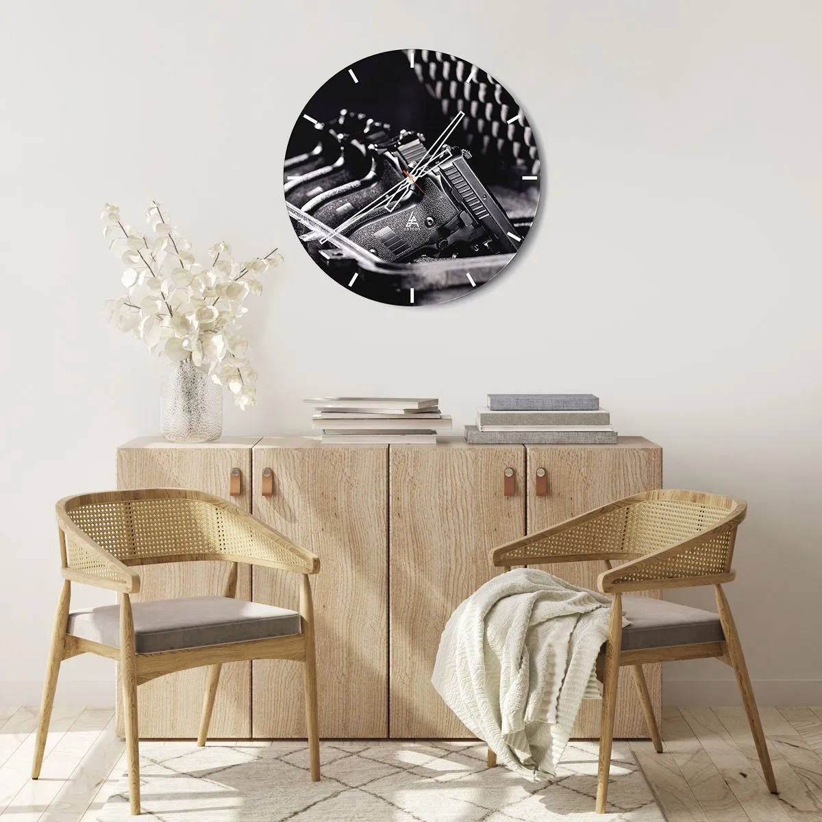 Vægur, Uret - Sort-hvidt motiv med skydevåbendetaljer - 30x30cm - Sport for mænd - Moderne vægdekoration til stue, køkken og soveværelse ARTTOR