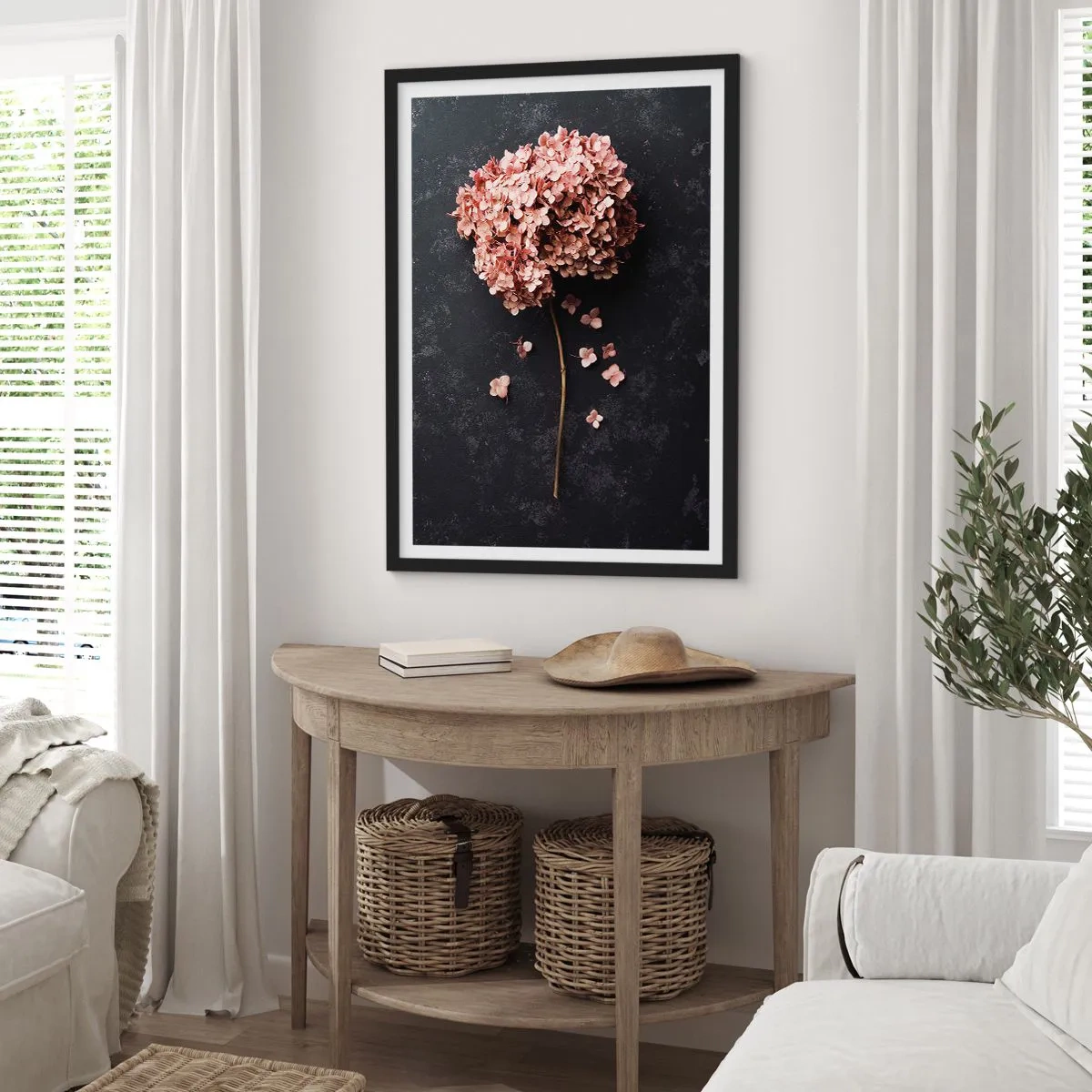 Plakat i sort ramme - Tørret hortensia på en sort baggrund - 50x70cm - Et virkelig romantisk tegn - Moderne vægdekoration til stue og soveværelse ARTTOR