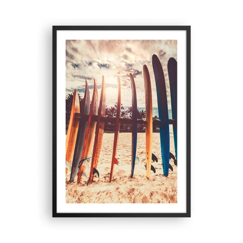 Plakat i sort ramme - Farverige surfbrætter mod en baggrund af en strand og palmer - 50x70cm - Godnat, indtil i morgen - Moderne vægdekoration til stue og soveværelse ARTTOR