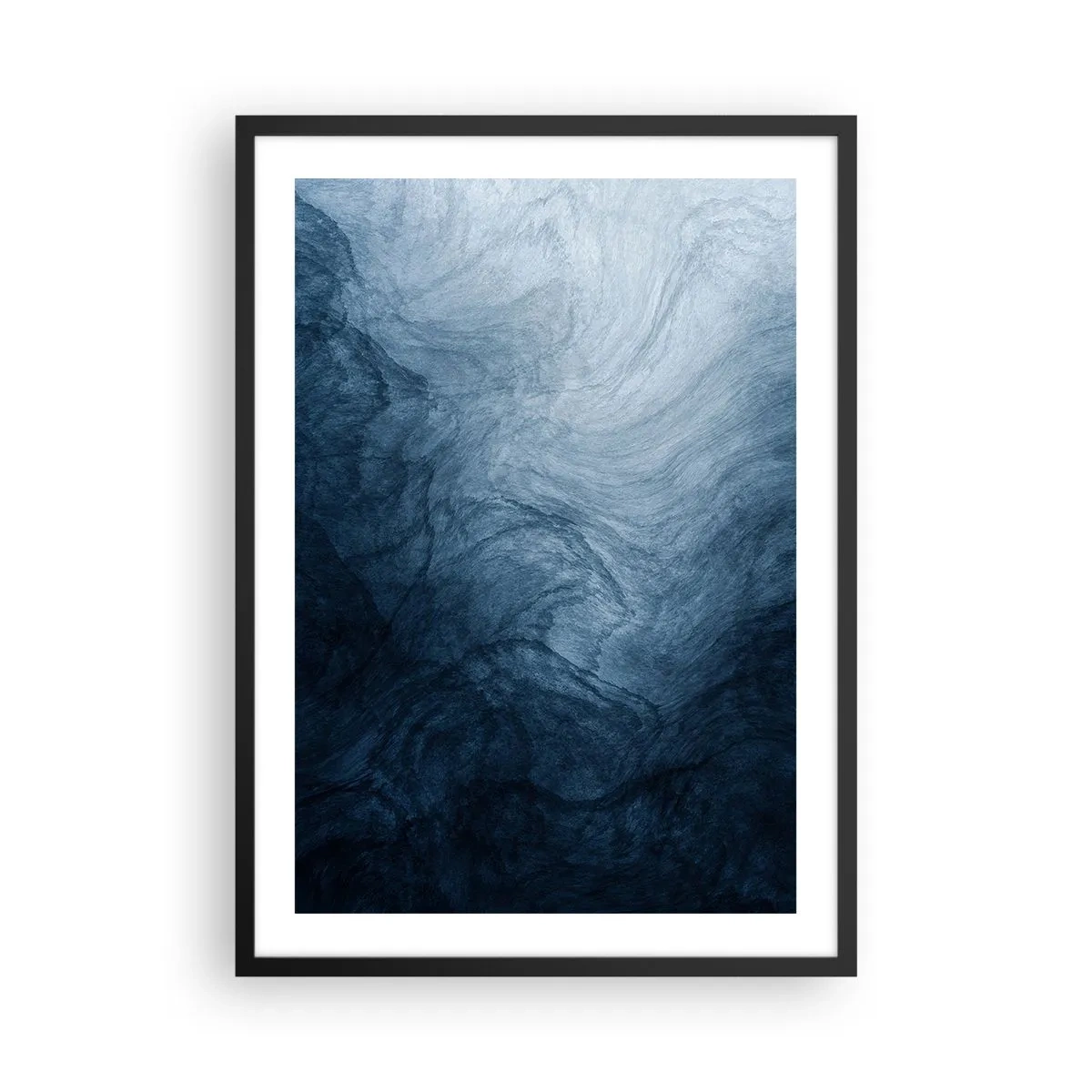 Plakat i sort ramme - Abstrakt komposition i marineblå nuancer - 50x70cm - Ind i dybet - Moderne vægdekoration til stue og soveværelse ARTTOR