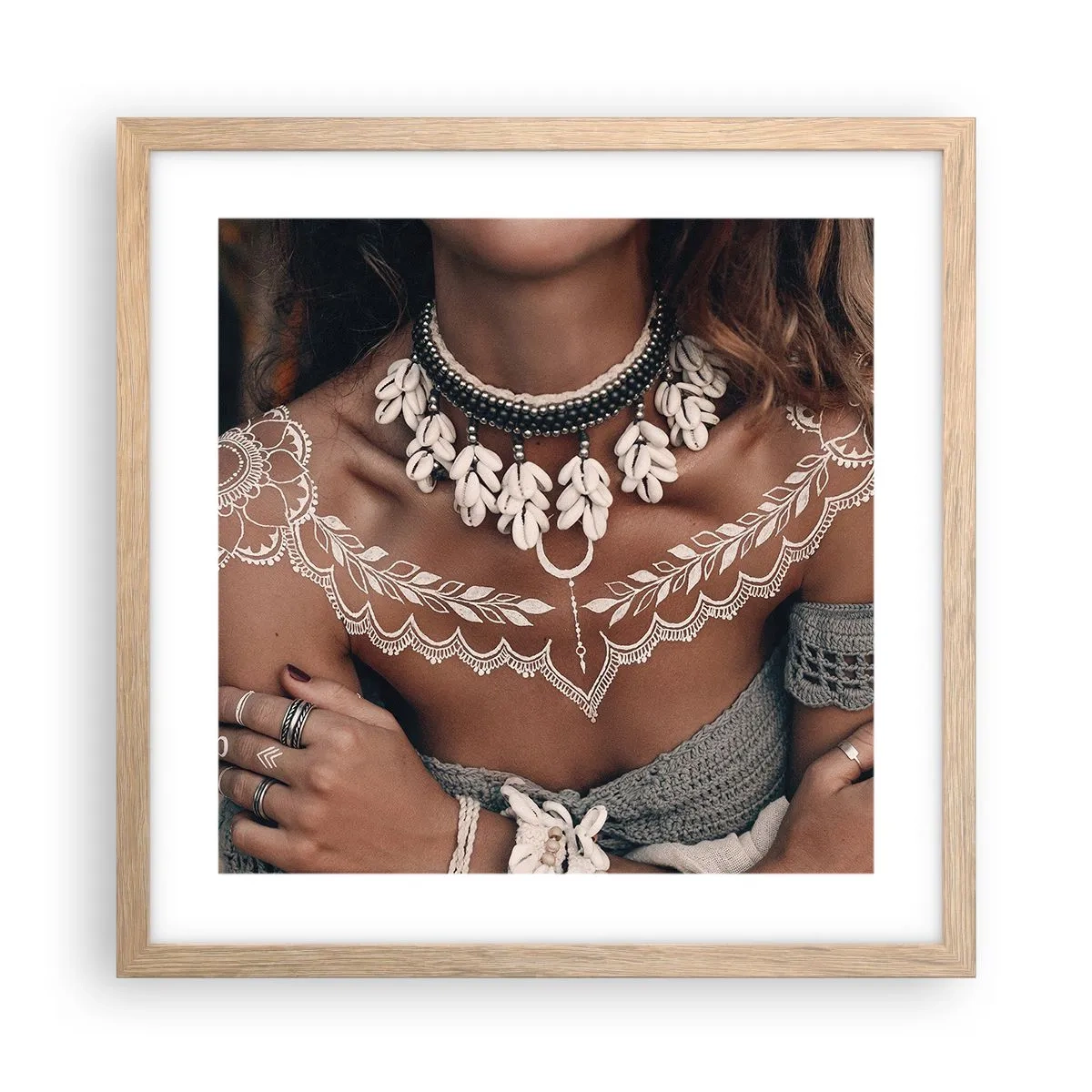 Plakat i ramme af lyst egetræ - Talismaner, ritualer om kvindelighed - 40x40 cm