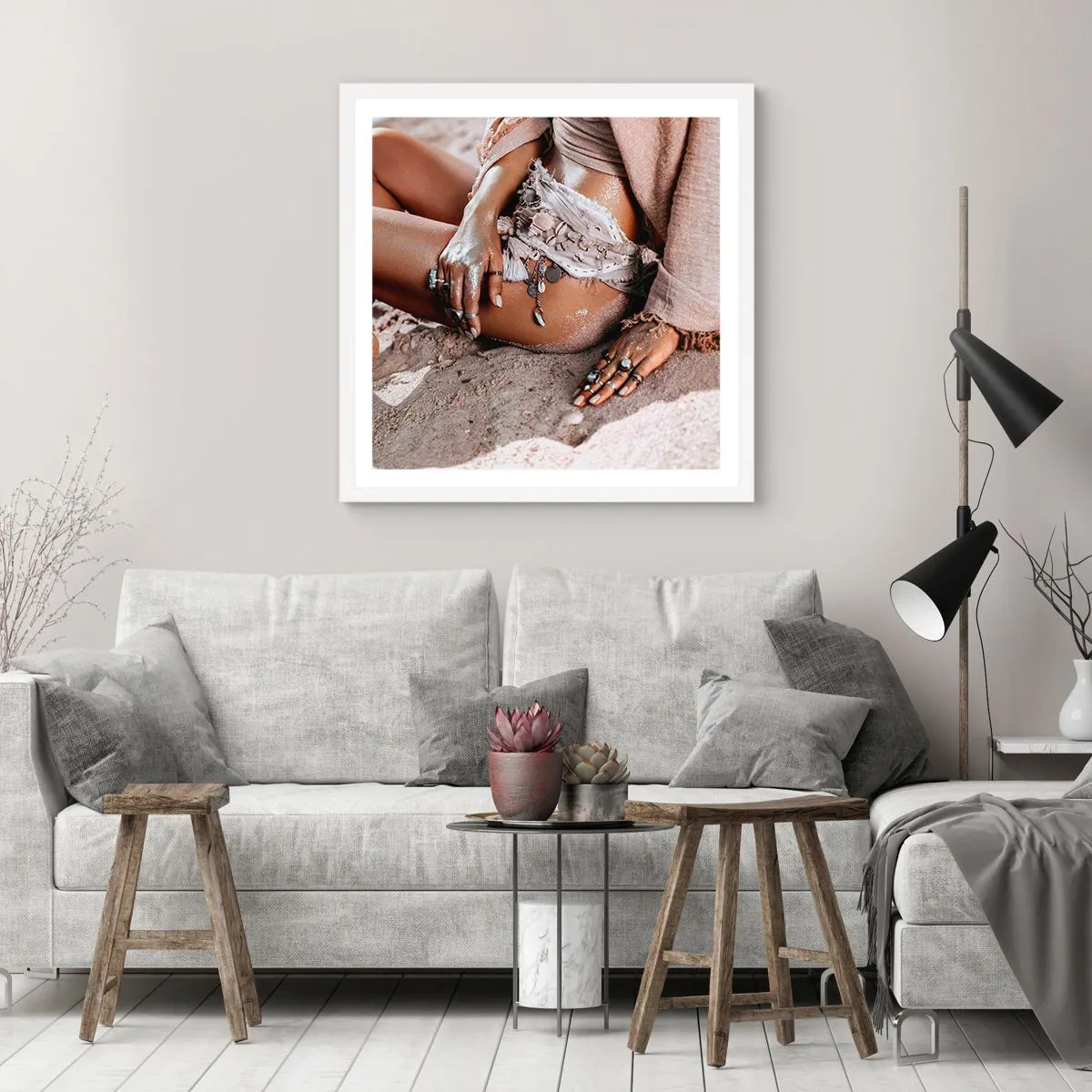 Plakat i hvid ramme - Kastet ud af bølgerne? - 50x50 cm