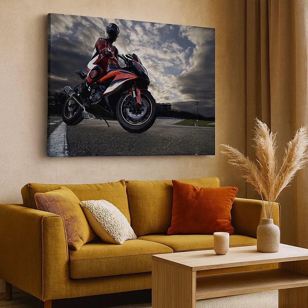 Lærredstryk - Billede på lærred - En motorcyklist på en sportsmotorcykel mod en overskyet himmel - 70x50cm - Mørkets rytter - Moderne vægdekoration til stue og soveværelse ARTTOR