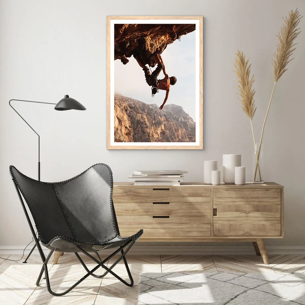 Plakat i ramme af lyst egetræ - Verden skrumpede ind i en håndfuld på en klippeskrænt - 50x70 cm