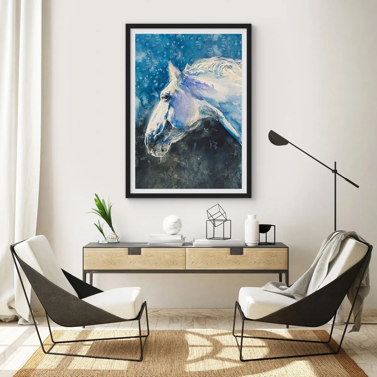 Plakat i sort ramme - Portræt i et blåt skær - 70x100 cm