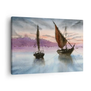 Lærredstryk - Billede på lærred - To sejlskibe fortøjet på roligt vand i skumringen - 70x50cm - Aften i havnen - Moderne vægdekoration til stue og soveværelse ARTTOR