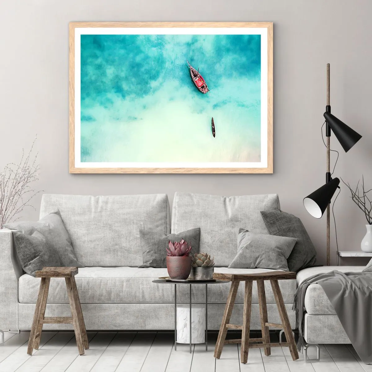 Plakat i ramme af lyst egetræ - For på Zanzibars strande, når det overskydende vand... - 91x61 cm