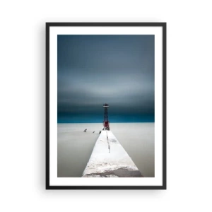 Plakat i sort ramme - Et fyrtårn for enden af molen i minimalistisk stil - 50x70cm - At møde det uendelige - Moderne vægdekoration til stue og soveværelse ARTTOR