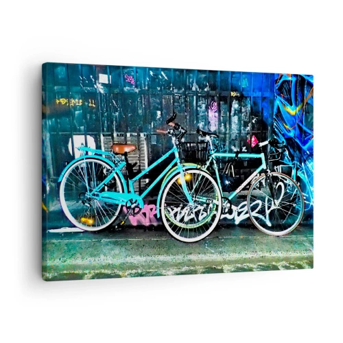 Lærredstryk - Billede på lærred - To turkise cykler mod en urban graffiti-baggrund. - 70x50cm - Byen skriger - Moderne vægdekoration til stue og soveværelse ARTTOR