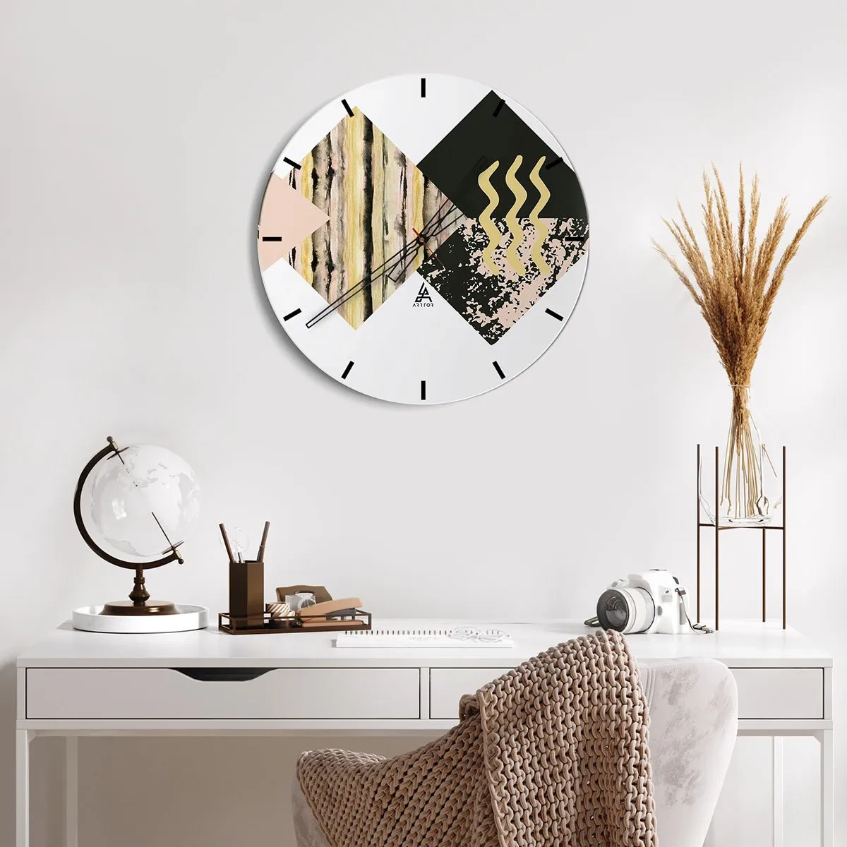 Vægur, Uret - Abstrakt motiv med geometriske former og mønstre - 30x30cm - Ikke så simpelt - Moderne vægdekoration til stue, køkken og soveværelse ARTTOR