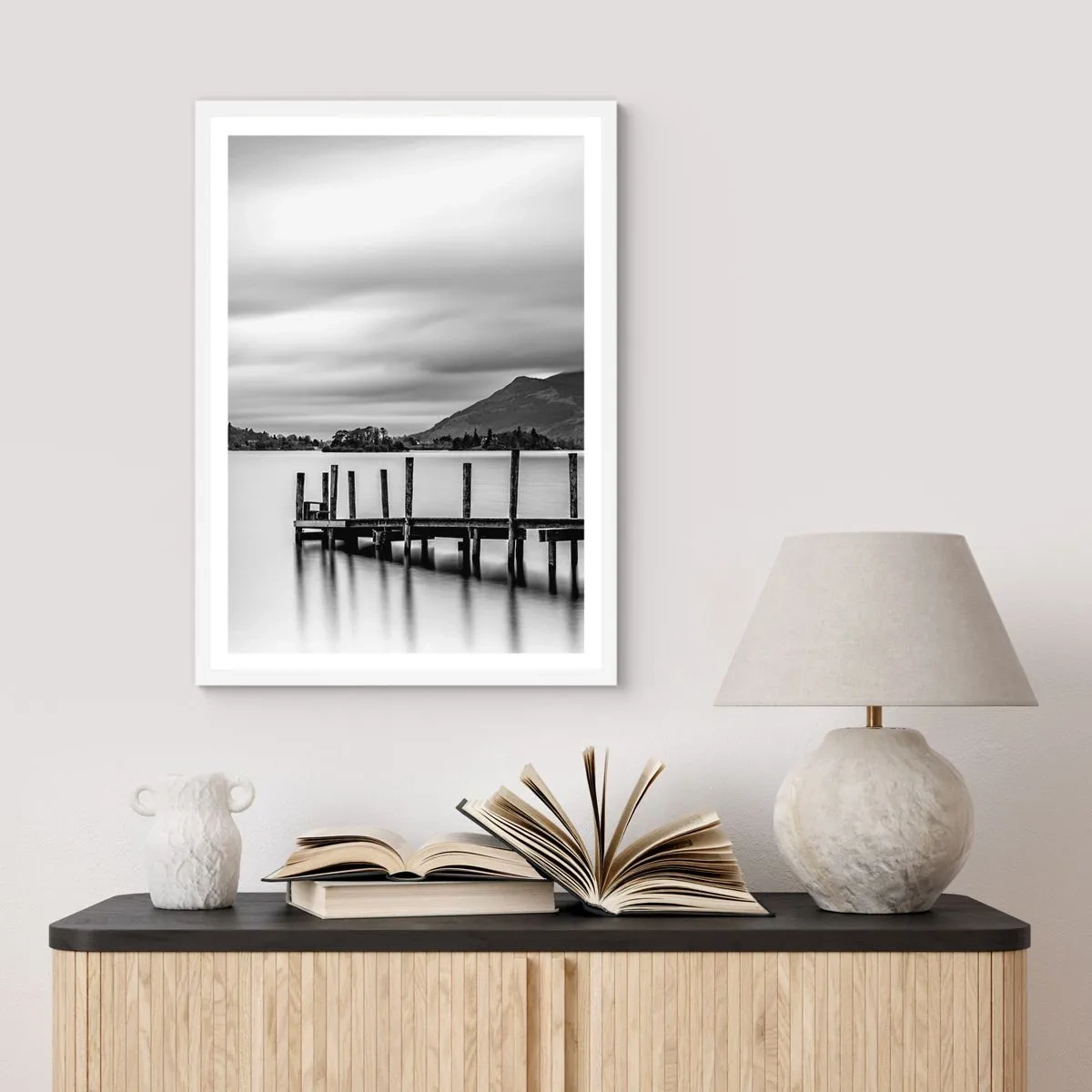 Plakat i hvid ramme - Mildhed og styrke - 50x70 cm