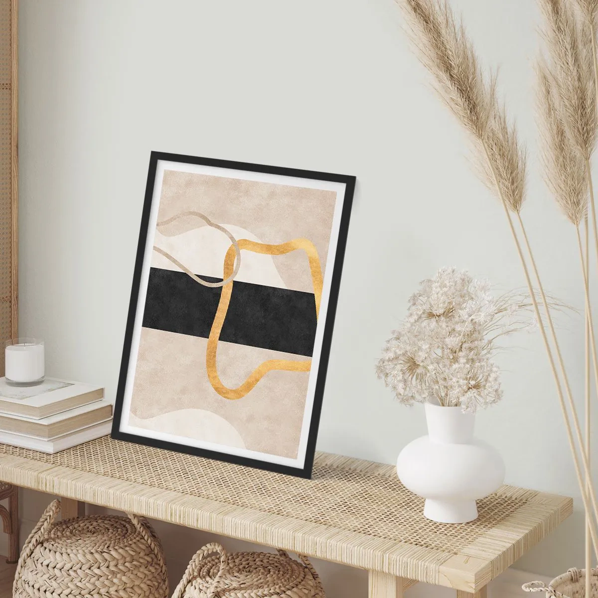 Plakat i sort ramme - Abstrakt komposition med sort, guld og en neutral baggrund - 50x70cm - Sløjfeformede former - Moderne vægdekoration til stue og soveværelse ARTTOR