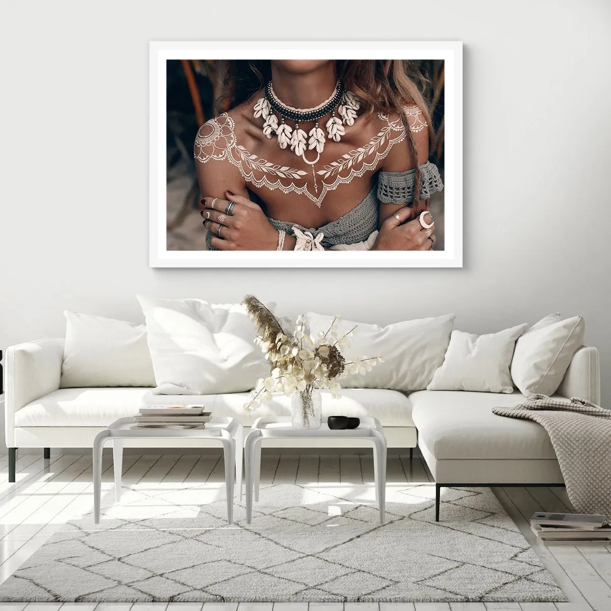 Plakat i hvid ramme - Talismaner, ritualer om kvindelighed - 50x40 cm